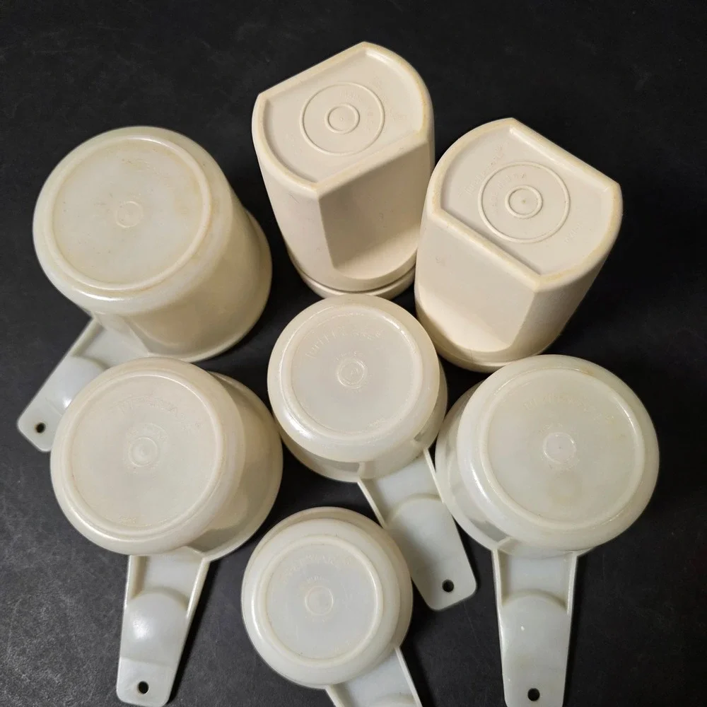 Tupperware Measuring Cups Shakers Set Vintage 7pc Almond Cream Fair Baking Tools